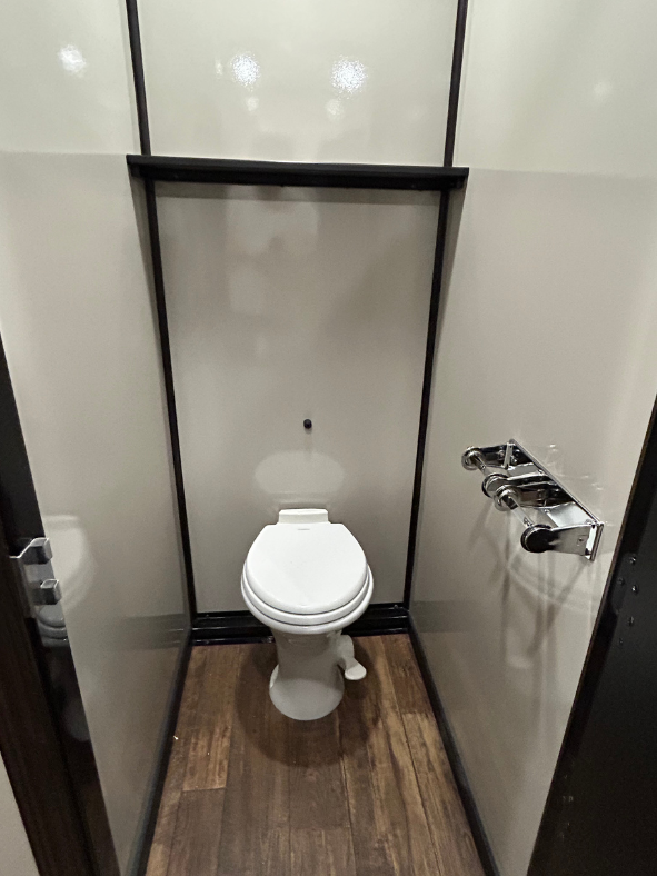 Caseta sanitaria de lujo vista 4